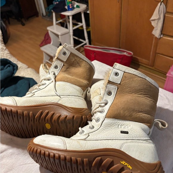Ugg Adirondack boots - Picture 1 of 7